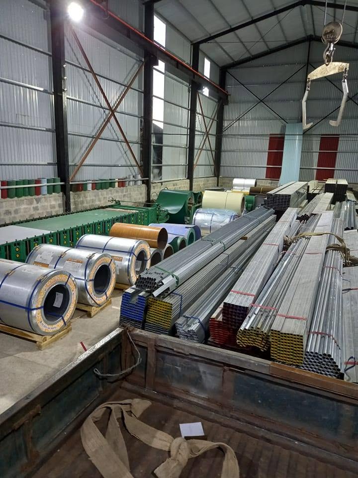 Kho hàng và xe giao hàng của Đại Lợi